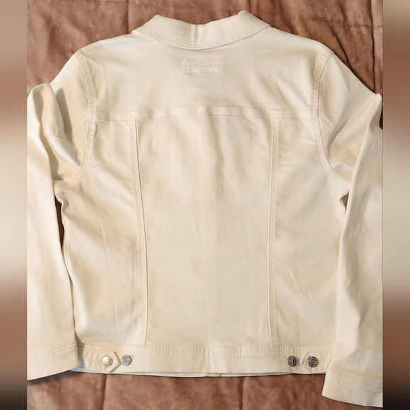 NWT- Maruices White Denim Jacket Size Large - Picture 8 of 12